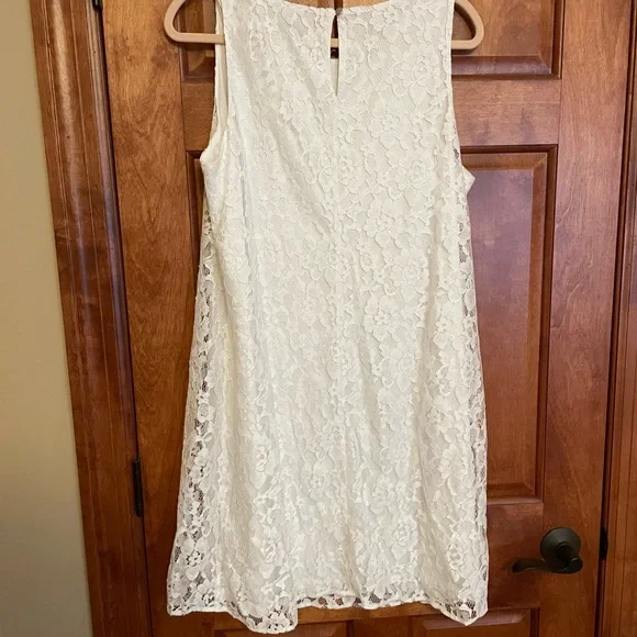 White lace dress bridal shower - Picture 4 of 5